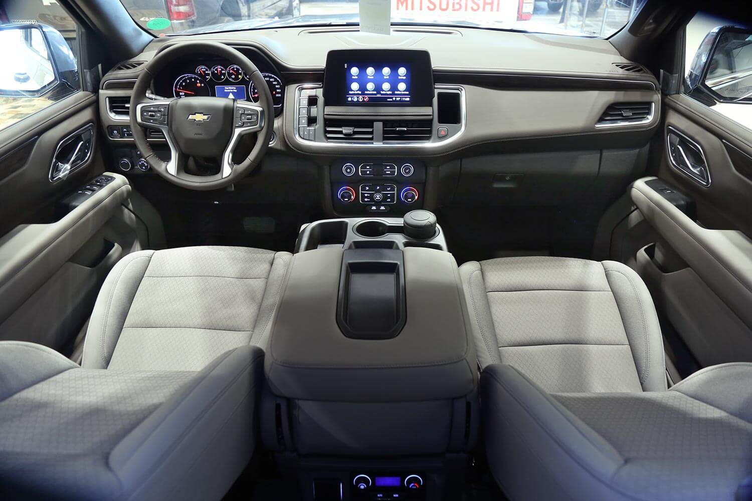 صورة داخلية للسيارة  شفروليه تاهو LS 2021